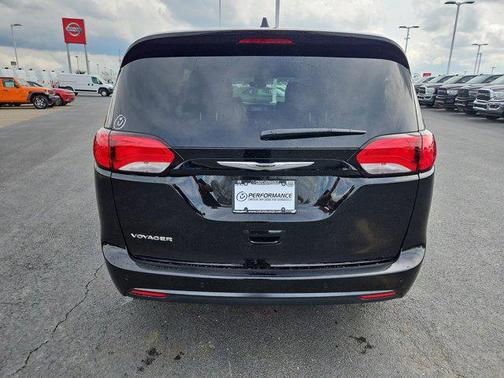 2025 Chrysler Voyager LX