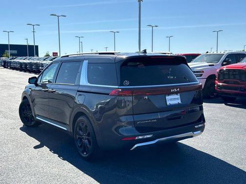 2022 Kia Carnival SX