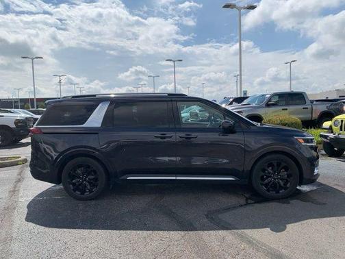 2022 Kia Carnival SX