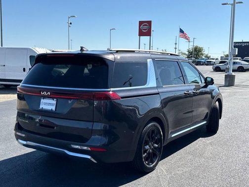 2022 Kia Carnival SX