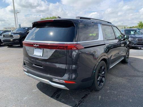 2022 Kia Carnival SX