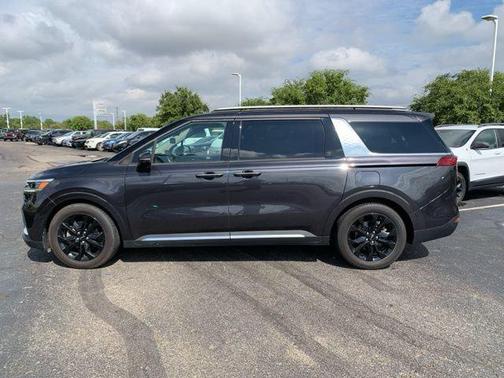 2022 Kia Carnival SX