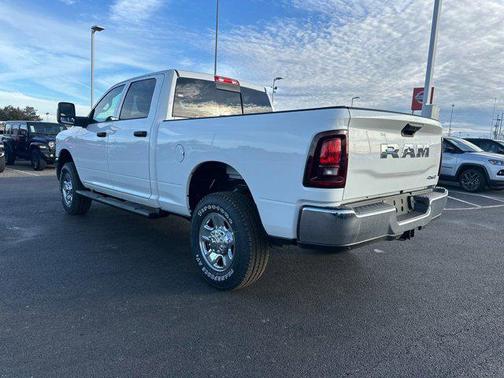 2026 RAM 2500 Tradesman Crew Cab 4x4 6'4' Box