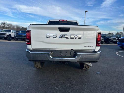 2026 RAM 2500 Tradesman Crew Cab 4x4 6'4' Box