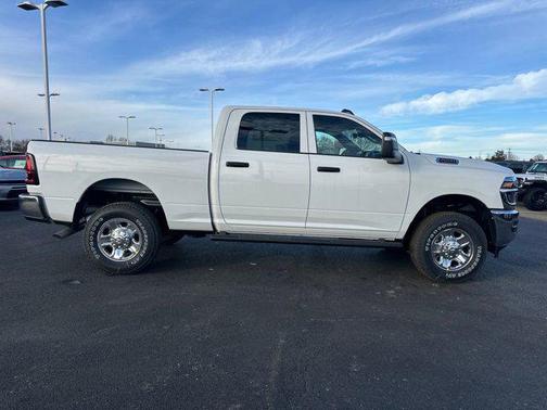 2026 RAM 2500 Tradesman Crew Cab 4x4 6'4' Box