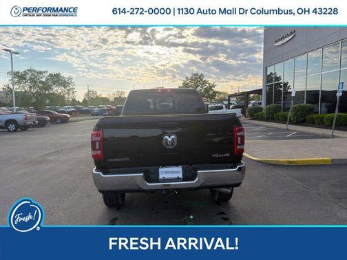 Diamond Black Crystal Pearlcoat 2024 RAM 2500 Big Horn Crew Cab 4x4 6'4' Box