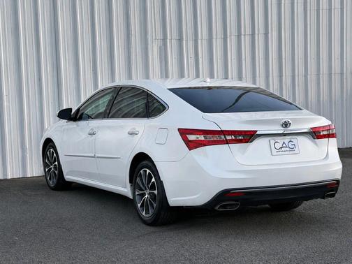 Blizzard Pearl 2017 Toyota Avalon XLE Premium