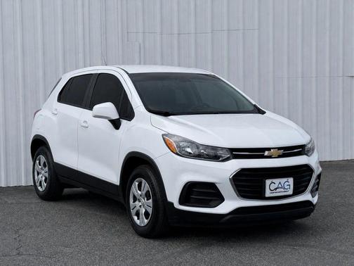 Summit White 2018 Chevrolet Trax LS