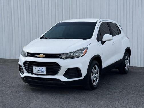 Summit White 2018 Chevrolet Trax LS