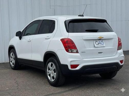 Summit White 2018 Chevrolet Trax LS