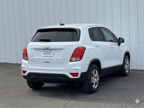 Summit White 2018 Chevrolet Trax LS