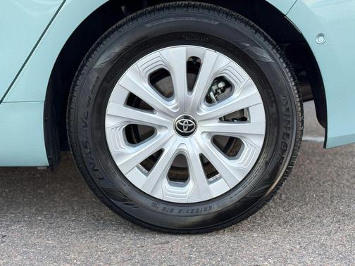 2022 Toyota Prius LE