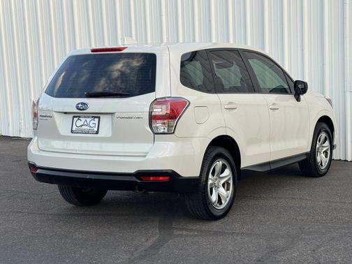 Crystal White Pearl 2018 Subaru Forester 2.5i