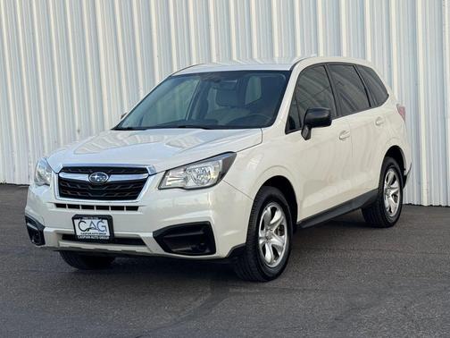 Crystal White Pearl 2018 Subaru Forester 2.5i