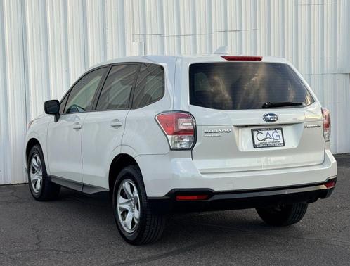 Crystal White Pearl 2018 Subaru Forester 2.5i