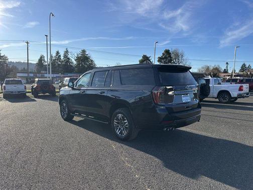 2025 Chevrolet Suburban 4WD Z71