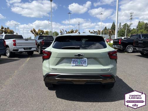 Cacti Green 2025 Chevrolet Trax FWD ACTIV