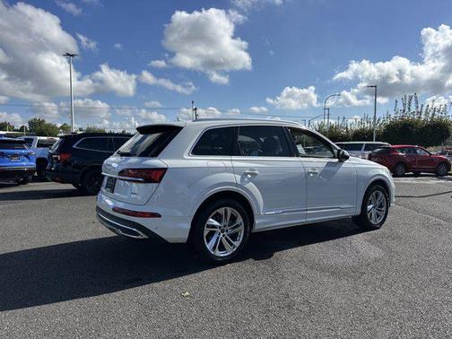 2024 Audi Q7 55 Premium Plus