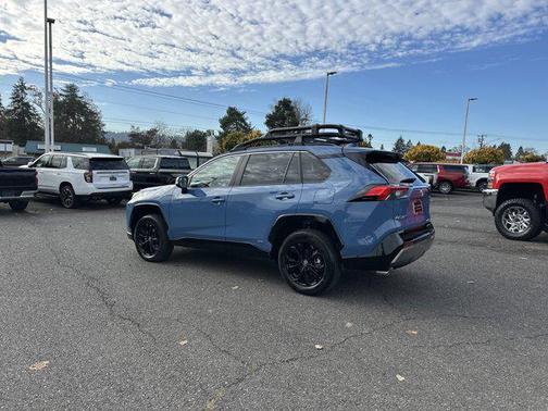 2025 Toyota RAV4 Hybrid SE