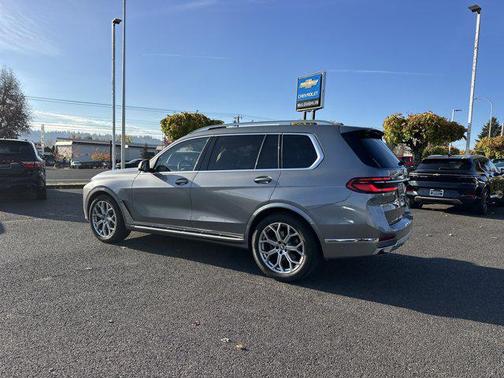 2025 BMW X7 xDrive40i