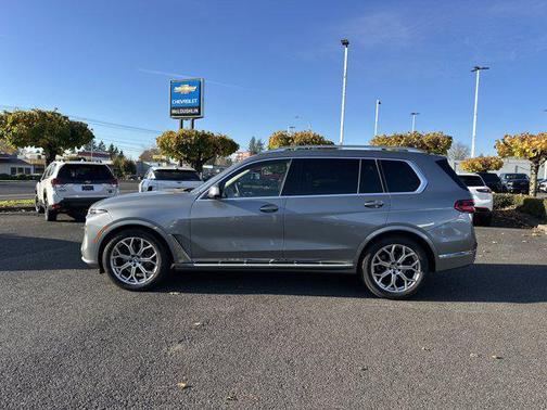 2025 BMW X7 xDrive40i