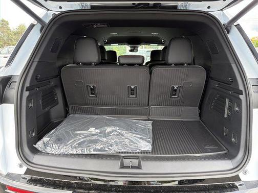 Polar White 2026 Chevrolet Traverse RS