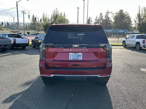 2025 Chevrolet Suburban LT