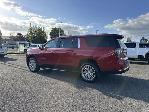2025 Chevrolet Suburban LT