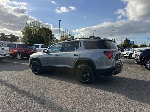 2022 GMC Acadia AWD AT4