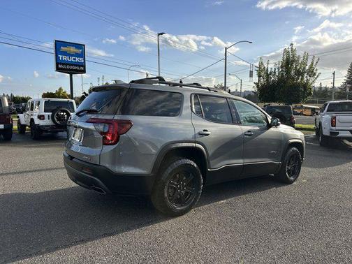 2022 GMC Acadia AWD AT4