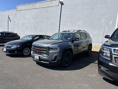 2022 GMC Acadia AWD AT4