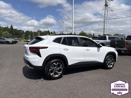 Summit White 2025 Chevrolet Trax LT