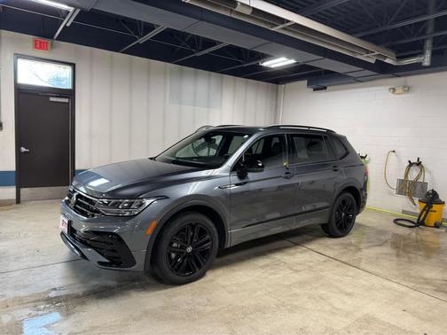 2022 Volkswagen Tiguan 2.0T SE R-Line Black 4MOTION