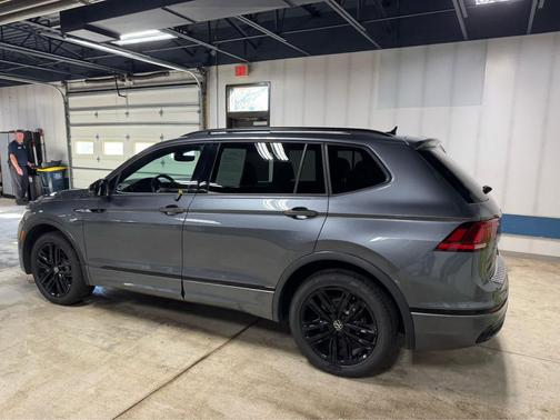 2022 Volkswagen Tiguan 2.0T SE R-Line Black 4MOTION