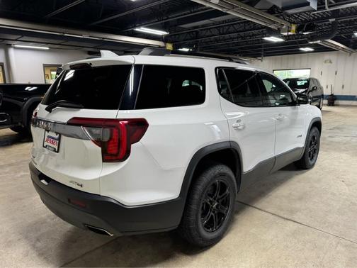 2023 GMC Acadia AWD AT4