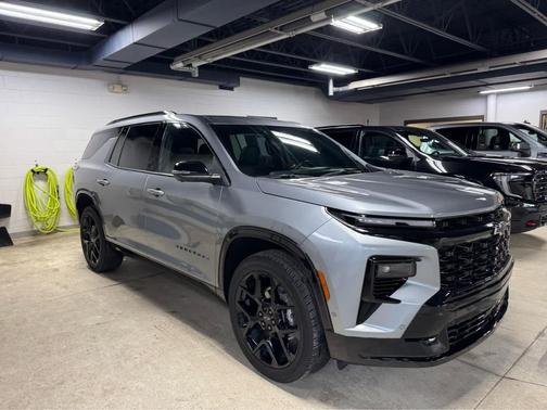 2025 Chevrolet Traverse RS