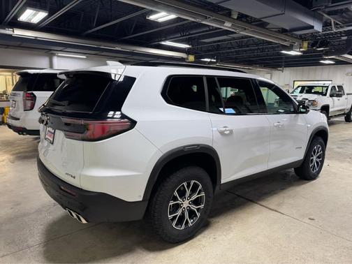 2024 GMC Acadia AWD AT4