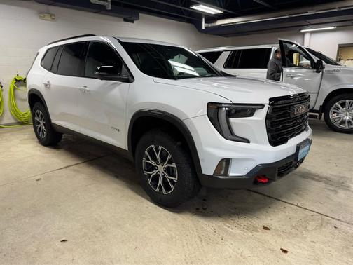 2024 GMC Acadia AWD AT4