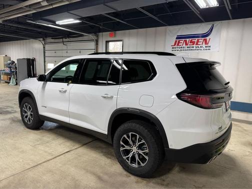 2024 GMC Acadia AWD AT4