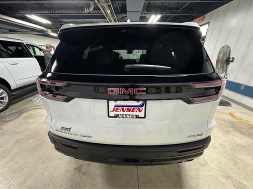 2024 GMC Acadia AWD AT4