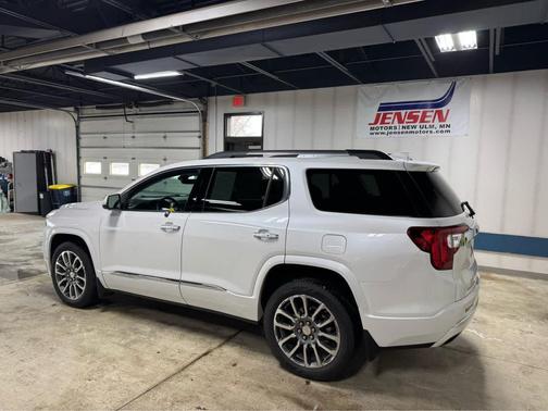 2022 GMC Acadia Denali