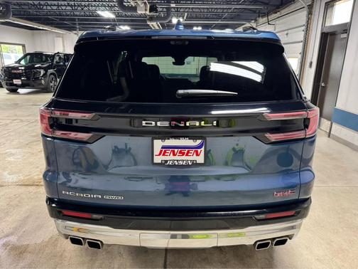 2024 GMC Acadia Denali