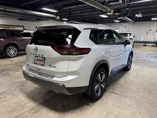 Everest White Pearl 2024 Nissan Rogue SL
