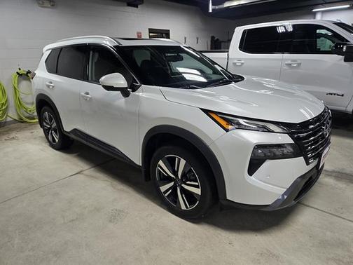 Everest White Pearl 2024 Nissan Rogue SL