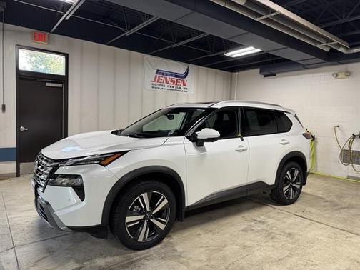 Everest White Pearl 2024 Nissan Rogue SL