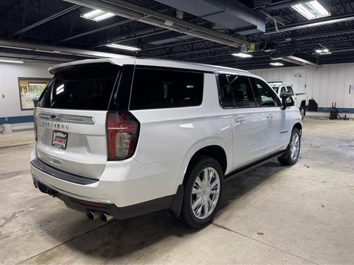 2023 Chevrolet Suburban 4WD High Country