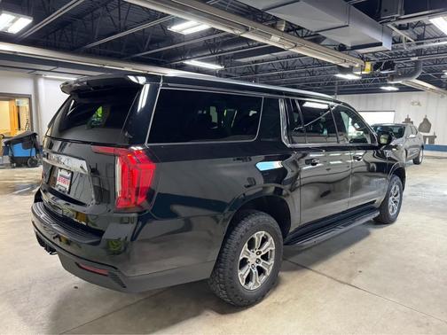 2022 GMC Yukon XL SLE
