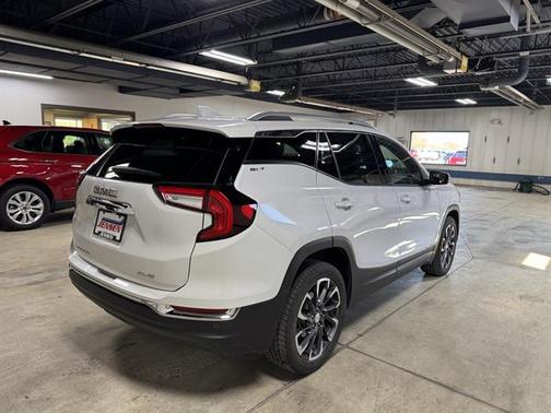 White Frost Tricoat 2022 GMC Terrain SLT