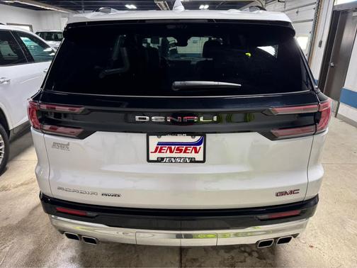 2024 GMC Acadia Denali