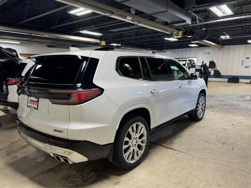 2024 GMC Acadia Denali